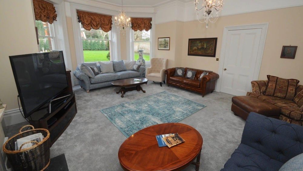 The Quays a grade 2 listed former vicarage in picturesque Christchurch
