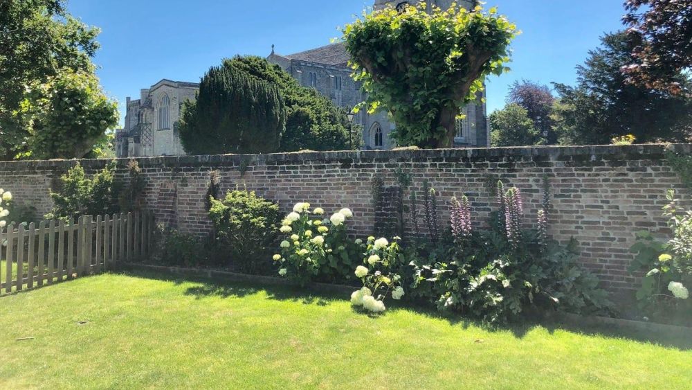 The Quays a grade 2 listed former vicarage in picturesque Christchurch