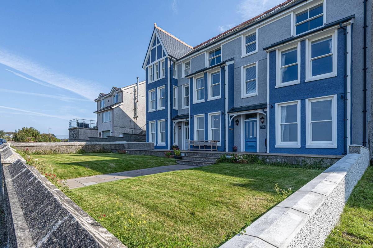 Ty Glas Beach House sleeps 22 across 11 en-suite bedrooms in Anglesey, North Wales