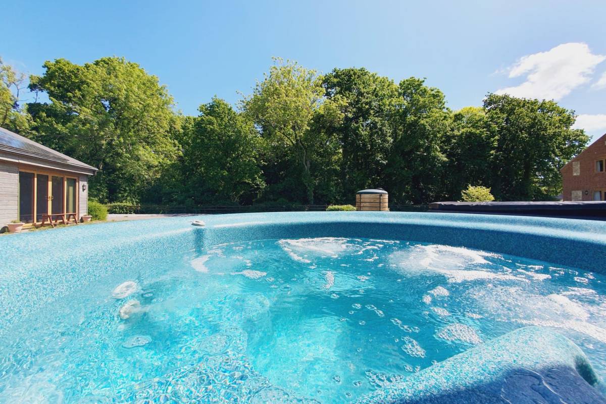 The Victorian Barn, Self-Catering Holidays with Pool and Hot Tubs, Dorset