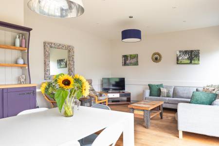 Walnut Barn stunning modern barn conversion in heart the Cotswold's on a private estate.