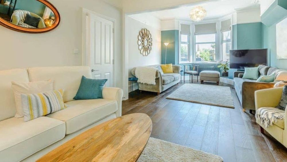 Walpole House -A coastal home in Margate sleeping up to 19