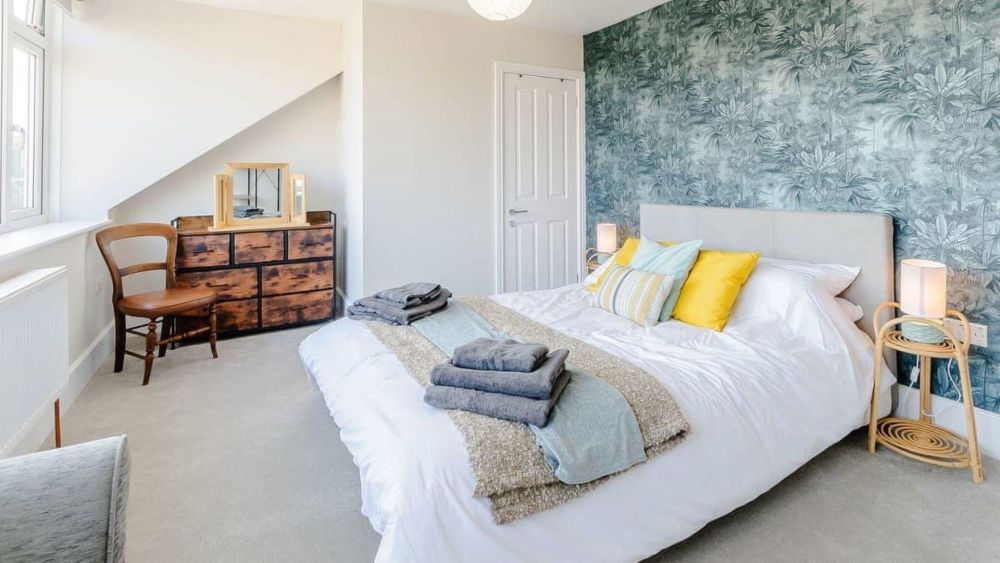 Walpole House -A coastal home in Margate sleeping up to 19
