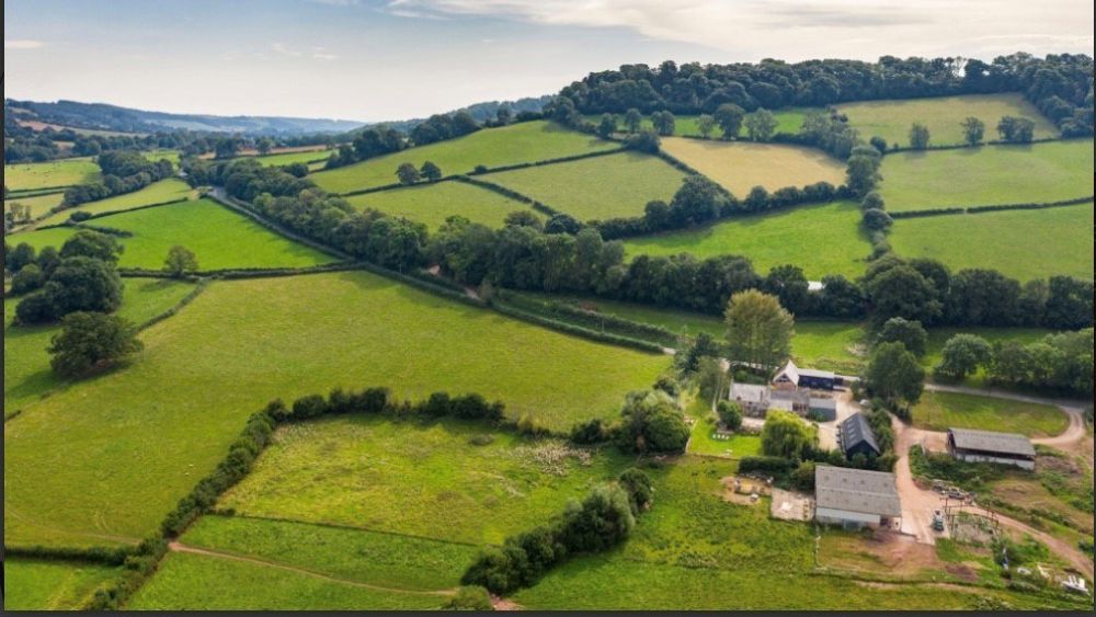 Westbrook Court 9 bedroom, 8 bathroom country house retreat set in 5 acres nr Hay on Wye